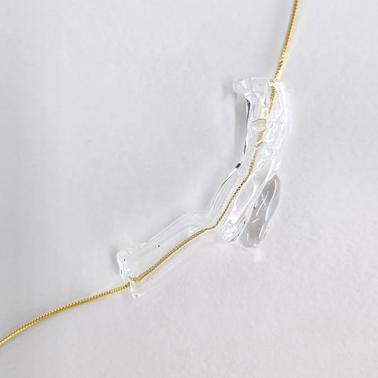 Colar com pingente de vidro transparente em corrente ouro – Bela Aiache